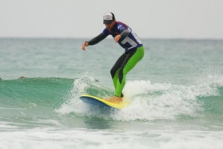 Um de nossos profissionais de Surfers 